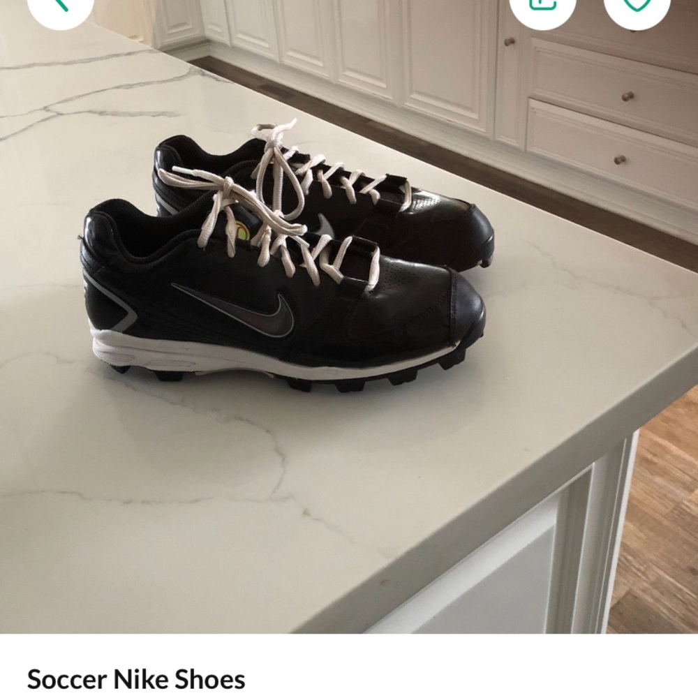 Soccer shoes